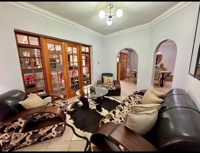 6 BEDROOM HOUSE FOR SALE IN CLAYVILLE